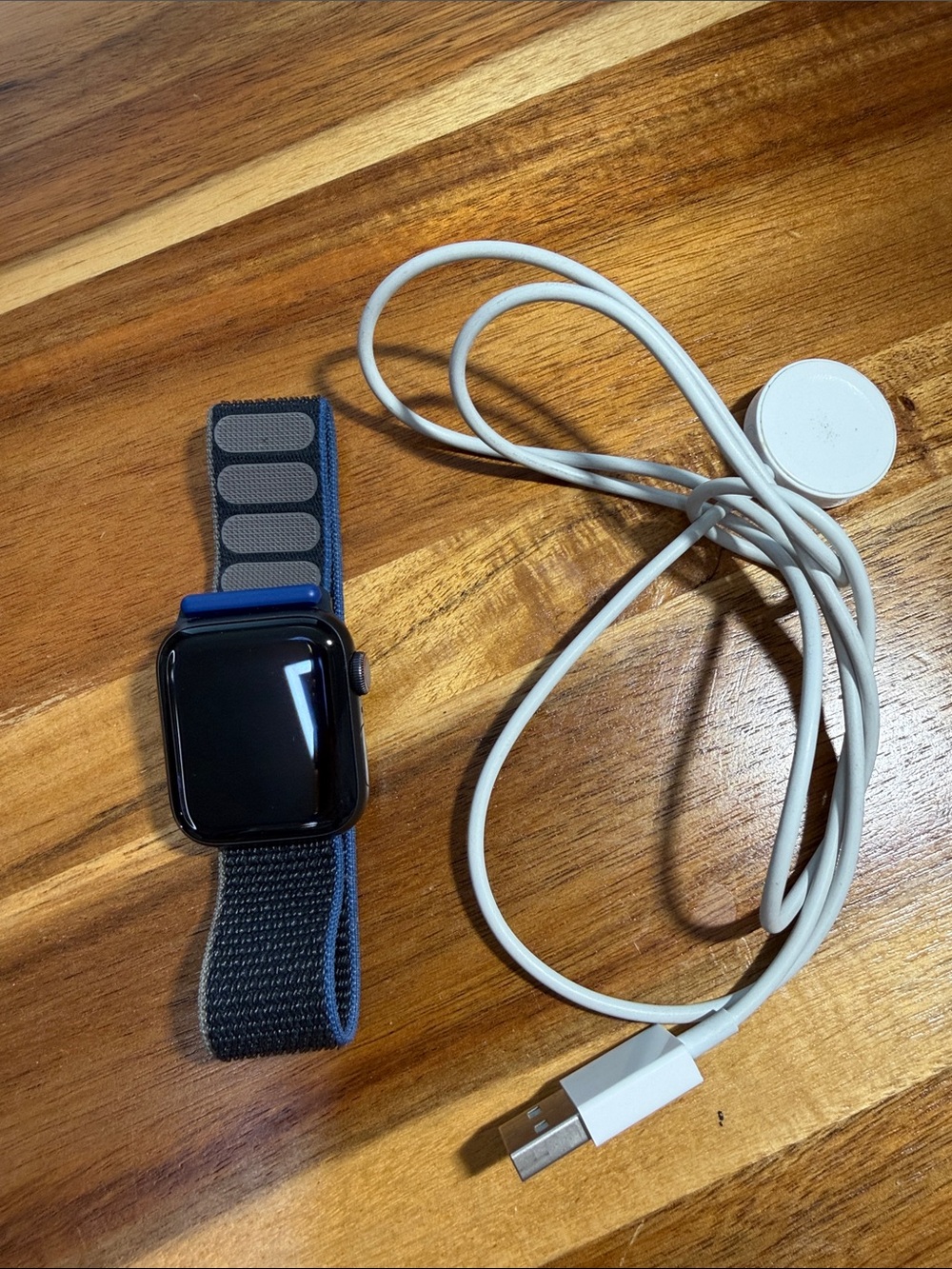 Apple Watch SE 1st Gen 40mm GPS + Cellular